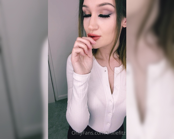 Rhiannonclare - (RhiClare) - Uh oh... Wanna see me put it on DM!