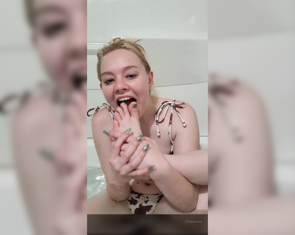 Ogfeet - (Sativa Skies) - Sucking my toes and spitting on them in the bathtub preview now in dms