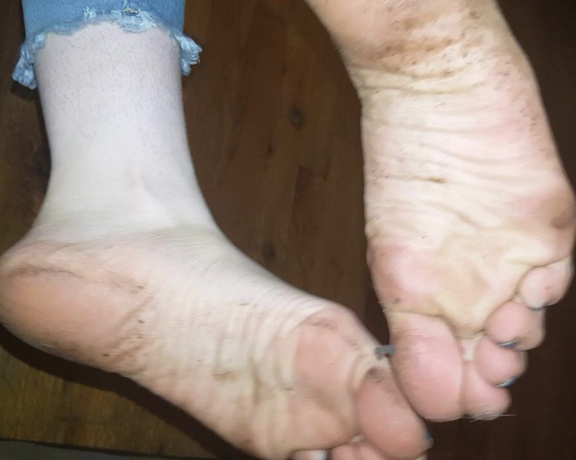 Ogfeet - (Sativa Skies) - Heres the video of my feet sooooo sooo dirty!! I was helping my friend shovel gravel
