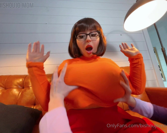 Bishoujomom  - Daphne plays with Velma