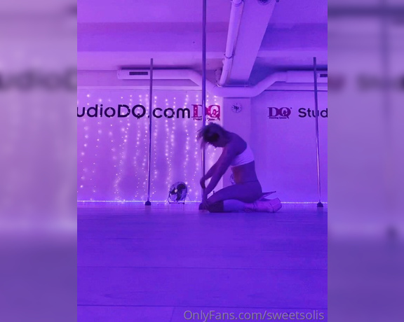 Sweetsindyxx - (Sweet Sindy) - Few things make me so relaxed as being alone in the dance studio, getting into a freeflow