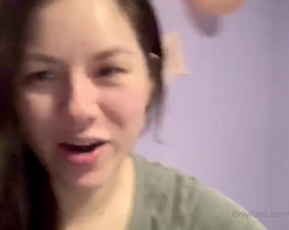 Shylajennings - (Shyla Jennings) - Hey everyone, so I promised some of you Id make an unwrapping video for some of the gifts