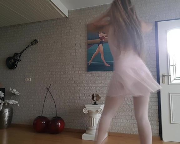 Veronagymnast - The ballerina clip from my other page but now