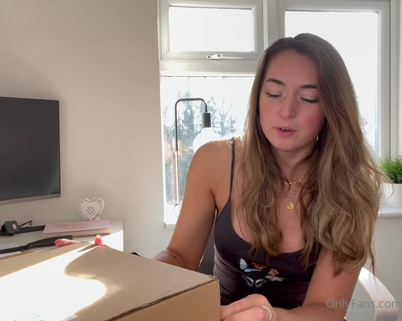 Cutepowerlegs - (Alison Taylor) - Unboxing Video Whilst Ive been unwell I have been investing in some really exciting lingerie and