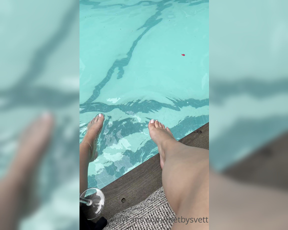 Feetbysvett - I absolu freakinlutelyyyyy was teasing the gentleman across the pool with my feet and I know he