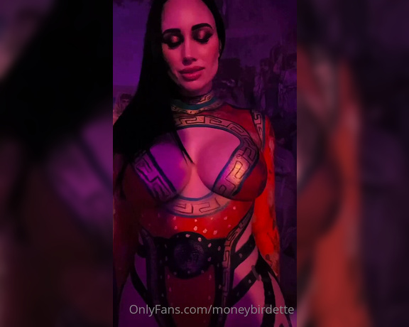 Moneybirdette - Lots of body paint coming