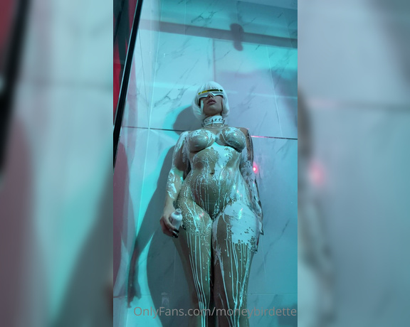 Moneybirdette - Body paint shower session