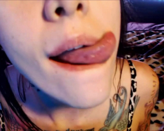 Ashlielotus - Tongue and mouth fetish  i get sloppy and