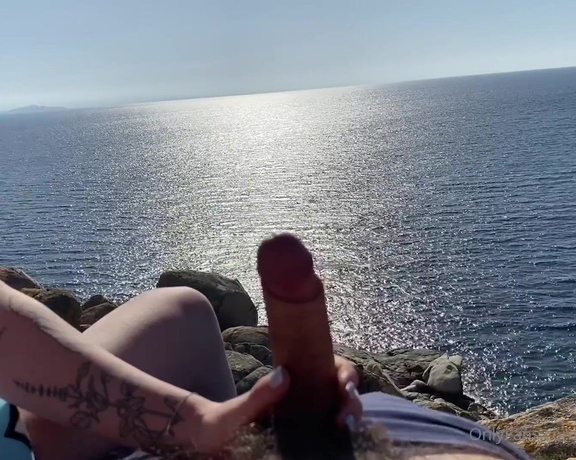 Missalexthorn - (Alexandra Thorn) - Ethan and I went for a little walk along the cliffs that ended with a naughty blowjob