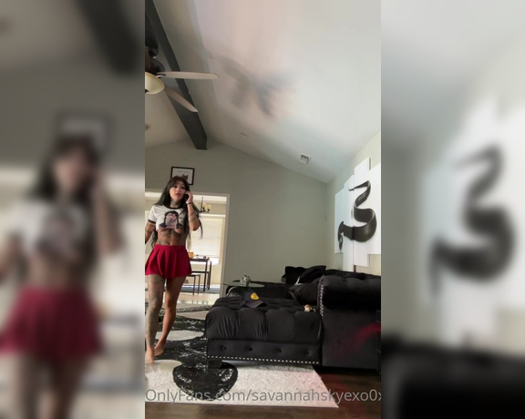 Savannahskyexo0x - (Savannah Skye) - FUCK GUYS  my landlord found out about my pet raccoon!!! I had to let him stretch me out in