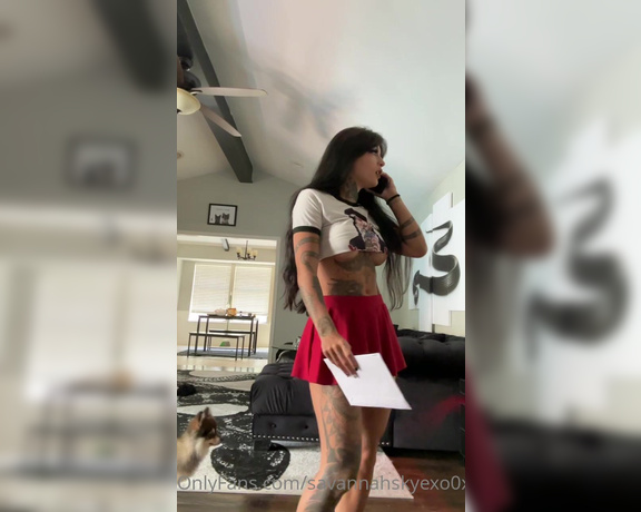 Savannahskyexo0x - (Savannah Skye) - FUCK GUYS  my landlord found out about my pet raccoon!!! I had to let him stretch me out in