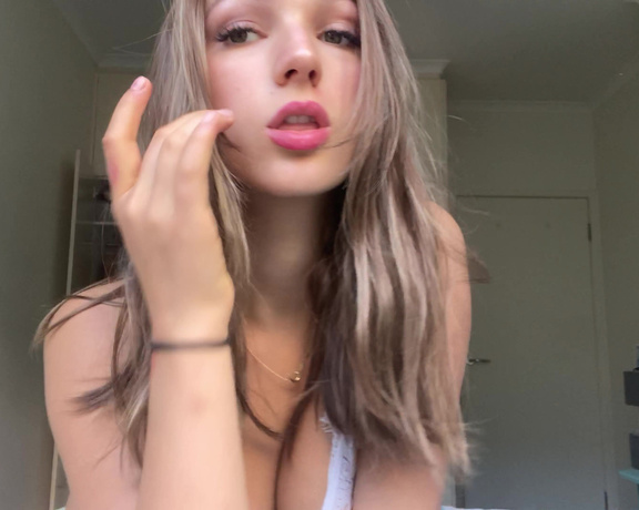 Gracewearslace - Good morning lovelies Dm me for the explicit version of this I know you want to see