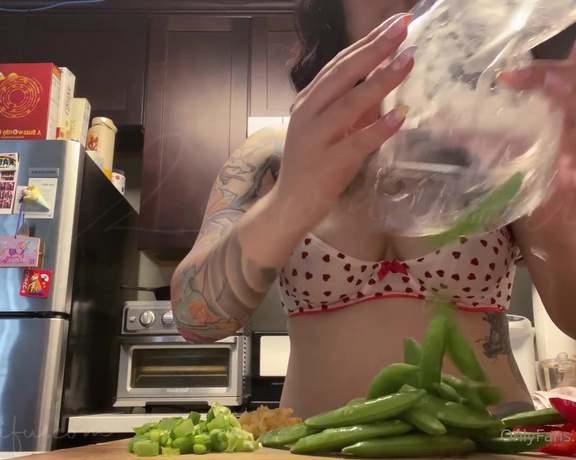 Ur2dwaifu - Making a yummy bowl for valentines! Join me in my shenanigans