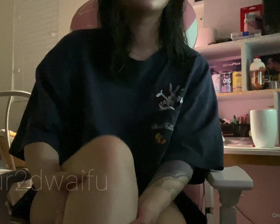 Ur2dwaifu - My lotion makes me smell like cotton candy!!! tags video, lotion, legs, feet, soles