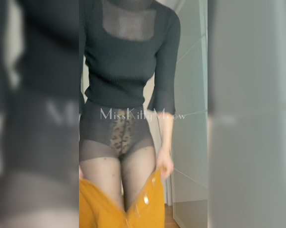 Miss Kitty Meow (misskittymeow) OnlyFans Video 197