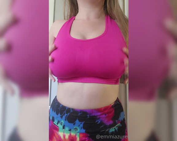 Emily Azure AKA Emmiazure - Stripping out of my gym gear yesterday