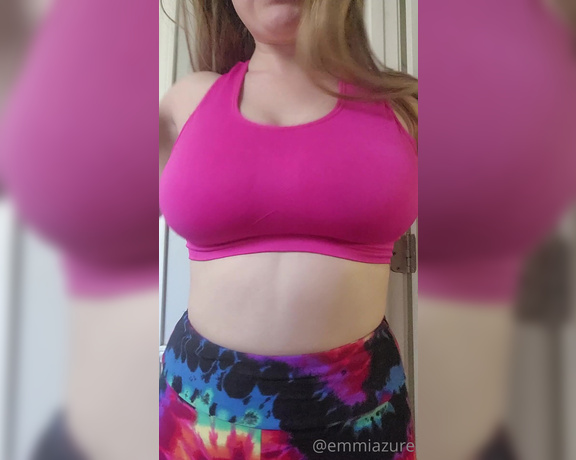 Emily Azure AKA Emmiazure - Stripping out of my gym gear yesterday