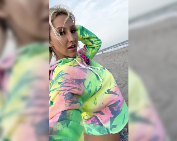 Kayla Moody AKA Kaylamoody - FULL beach video sitting by the ocean coming to DMS it’s so