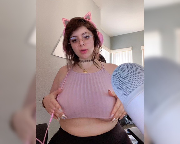 Mariah Mallad AKA Momokun - This gamer girl finally shows you the only game she is good at Teasing your cock