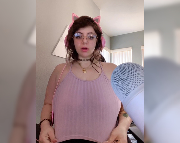 Mariah Mallad AKA Momokun - This gamer girl finally shows you the only game she is good at Teasing your cock