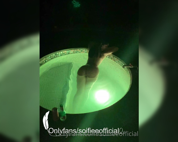 SoifieeOfficial -  No bikini, and very hot, in the jacuzzi, in the moonlight,  Solo