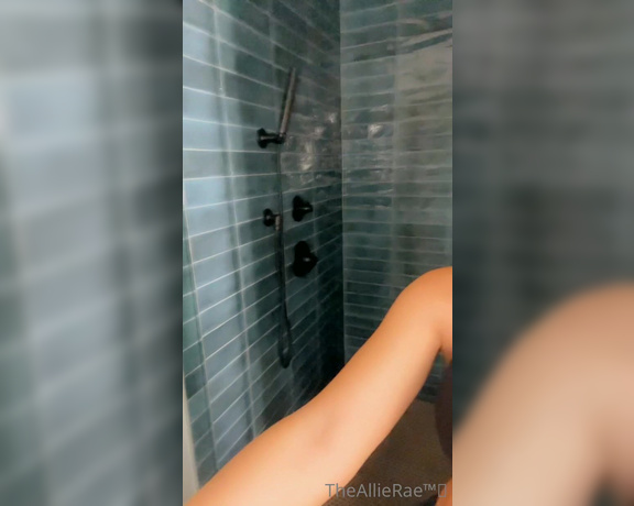 The Allie Rae AKA Theallierae - Hii from Miami  look at this shower! Omg so glad I brought my suction dildo and my tripod .