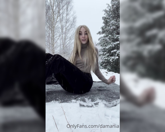 Damania - Raise your hand if you wanna fuck a kinky Norwegian out in nature