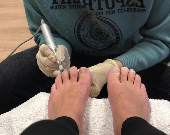 Hayleex - FEET VIDEO  Getting my toenails polished at the salon