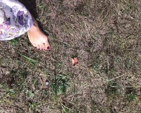 Sunny Ray aka Sunnyray - Heres another short video of my barefoot walk