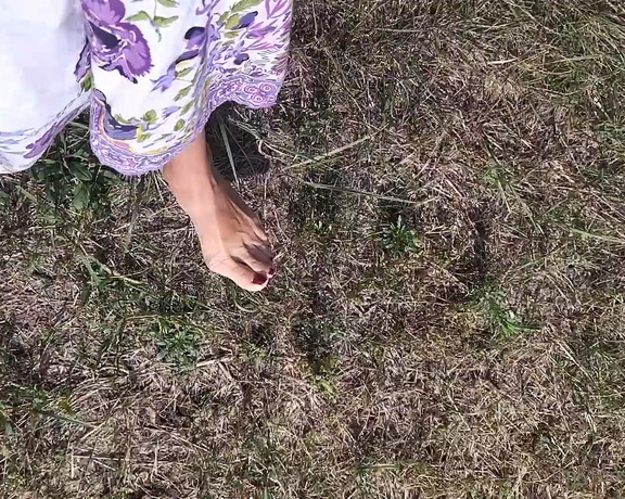 Sunny Ray aka Sunnyray - Heres another short video of my barefoot walk