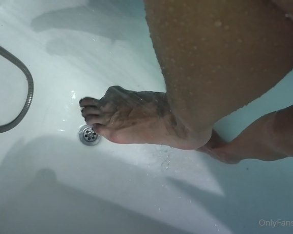 Sunny Ray aka Sunnyray - Did you enjoy watching me take a shower Then this video is for you) My wet pink soles are so cute