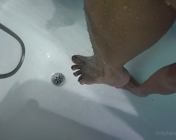 Sunny Ray aka Sunnyray - Did you enjoy watching me take a shower Then this video is for you) My wet pink soles are so cute