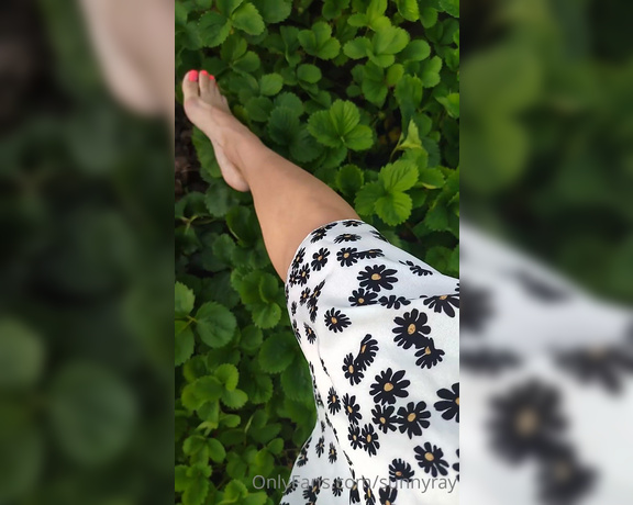 Sunny Ray aka Sunnyray - I love walking barefoot in the countryside. Do you want to see my soles covered in dirt Then lets 1