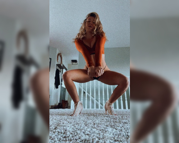 Emma Bloom aka Bloomyogi - Good morning Scroll for some fun dancing videos 4