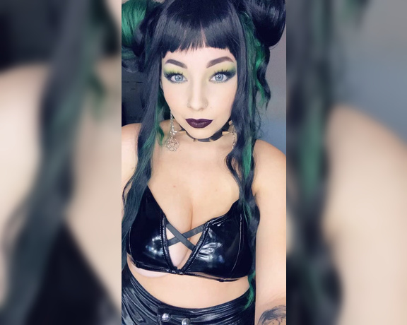 Bratty Kayla aka Brattykayla666 - Striptease