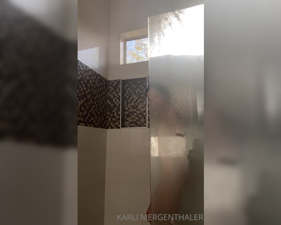 Karli Mergenthaler aka Onlykarli - Should I make a porn in this shower