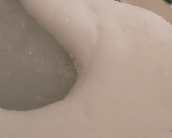 Purplehailstorm - I am taking a wonderfully bubbly bath right now, and Ive managed to position the jets justtttt righ