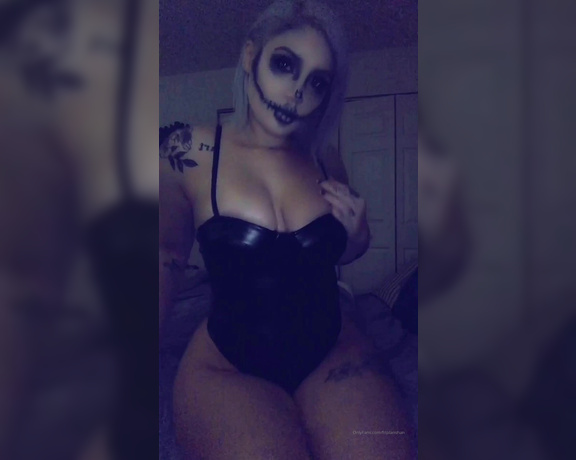 Shan Nic aka Fitplanshan - This spooky video will be in your DMS