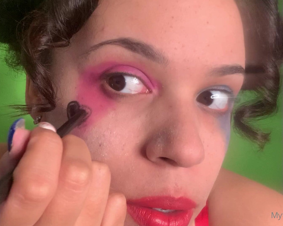 FREAKY TEACHER aka Myteacherisafreak - Finishing touches on makeup for cosplay as Harley Quinn!