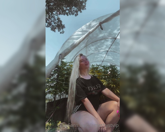 Amethyst aka Amethystvip - In the weed garden 2