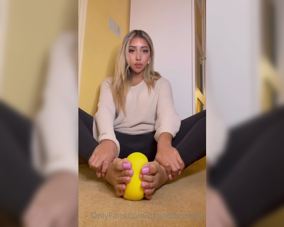 Goddess Lana aka Itsgoddesslana - A little foot crushing for you