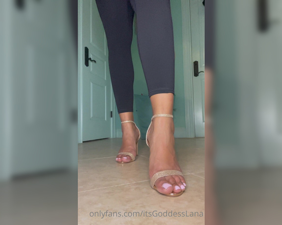 Goddess Lana aka Itsgoddesslana - Some giantess tease in sexy heels…the only thing I care about is your sacrifice and devotion to give