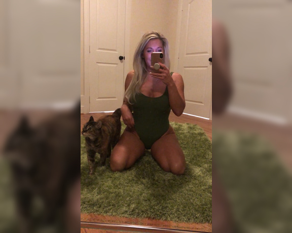 Texas Thighs aka Texasthighs - Don’t mind the kitty
