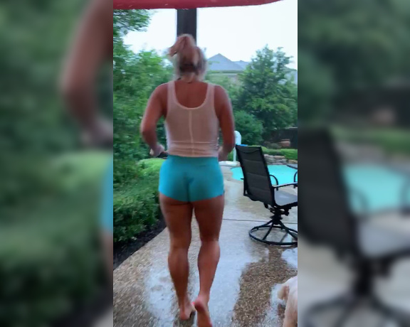 Texas Thighs aka Texasthighs - Wet White Tank Pool Video