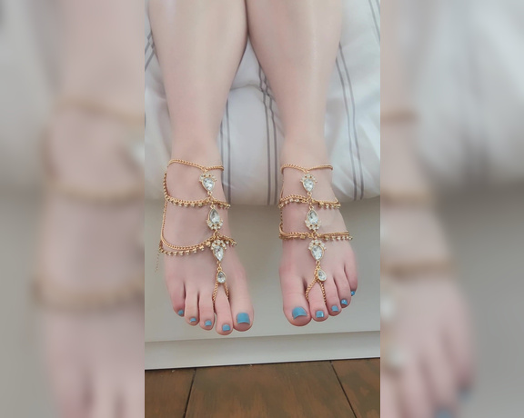 Thetinyfeettreat - Let me tell you about my lovehate relationship with barefoot sandals.