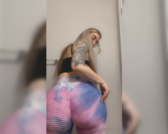 Jen Brett aka Therealjenbretty - Would I make you horny if you saw me in public in these leggings Feeling horny today so anyone who