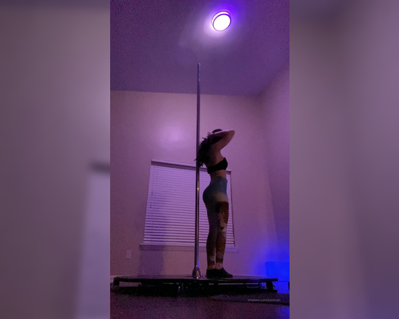 Katie Rain aka K8tierain - Nothing crazy, just did a little pole conditioning while I was camming last night