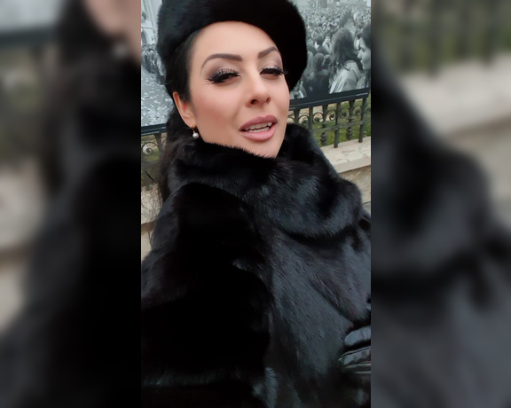 Ezada Sinn aka Ezada - #FurFetish you are right! Today I am covered in black mink. Fur coat, fur hat, leather gloves with