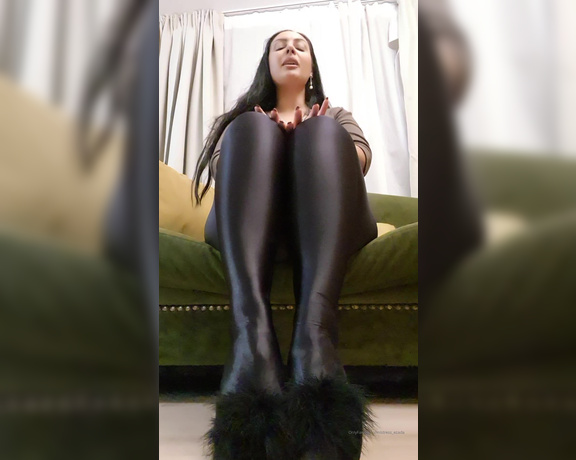 Ezada Sinn aka Ezada - This pair of shiny spandex pantyhose from Gatta may be yours. Tip 5 usd with the comment shiny to