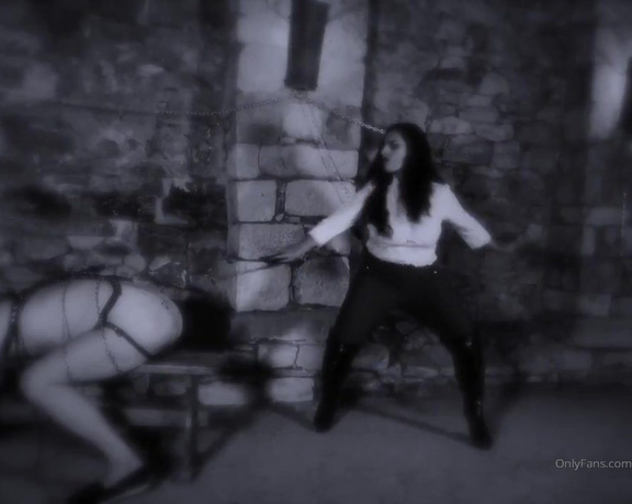 Ezada Sinn aka Ezada - Dark Ezada Fan art video clip by Uma Man. I absolutely love it! What about you